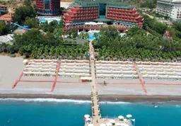 DELPHIN DELUXE RESORT Pools & Beach