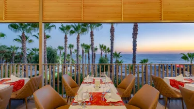 DELPHIN DELUXE RESORT Restaurants