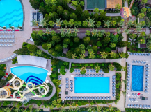 DELPHIN DIVA HOTEL Pools & Beach
