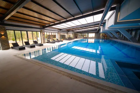DELTA HOTEL Pools & Beach