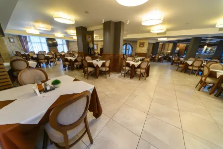 DELTA HOTEL Restaurants