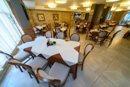 DELTA HOTEL Restaurants