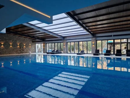 DELTA HOTEL Pools & Beach