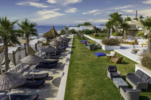 DESIGN PLUS SEYA BEACH Pools & Beach