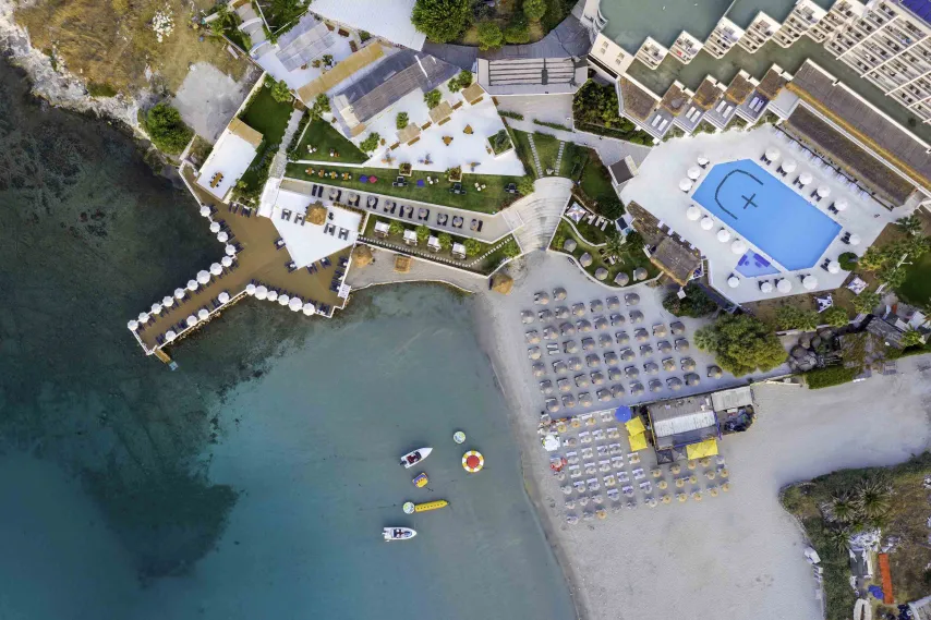 DESIGN PLUS SEYA BEACH Pools & Beach