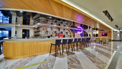 DIAMOND DE LUXE HOTEL - SPA Bars