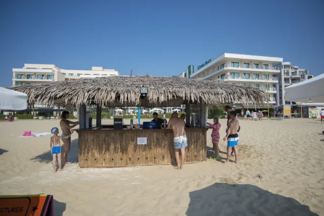 DIT EVRIKA BEACH CLUB HOTEL Bars
