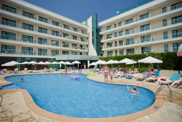 DIT EVRIKA BEACH CLUB HOTEL Pools & Beach