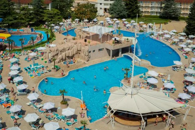 DIT EVRIKA BEACH CLUB HOTEL Pools & Beach