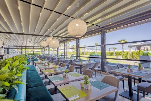 DIT EVRIKA BEACH CLUB HOTEL Restaurants