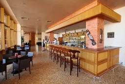 DIT MAJESTIC BEACH RESORT Bars