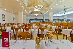 DIT MAJESTIC BEACH RESORT Restaurants