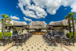 DIT MAJESTIC BEACH RESORT Bars