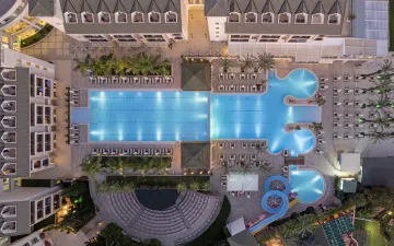 DOBEDAN BEACH RESORT COMFORT Pools & Beach