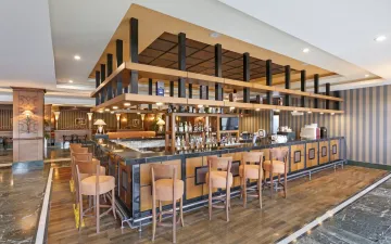 DOBEDAN BEACH RESORT COMFORT Bars
