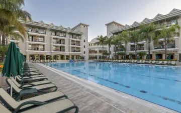 DOBEDAN BEACH RESORT COMFORT Pools & Beach
