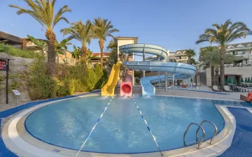 DOBEDAN BEACH RESORT COMFORT Pools & Beach