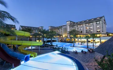 DOBEDAN BEACH RESORT COMFORT Pools & Beach
