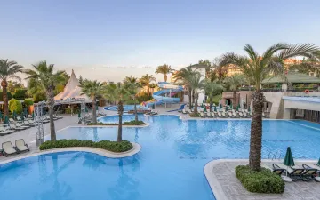 DOBEDAN BEACH RESORT COMFORT Pools & Beach