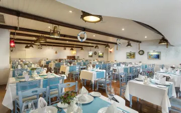 DOBEDAN BEACH RESORT COMFORT Restaurants
