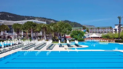 DOBEDAN WORLD PALACE Pools & Beach