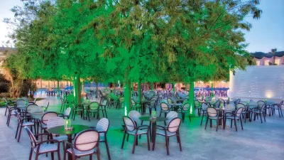 DOBEDAN WORLD PALACE Restaurants