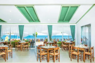 DOLPHIN BEACH HOTEL Restaurants