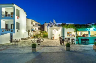DOLPHIN BEACH HOTEL Bars
