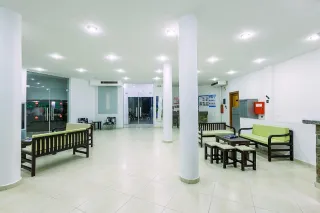 DOLPHIN BEACH HOTEL Lobby