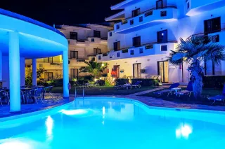 DOLPHIN BEACH HOTEL Pools & Beach