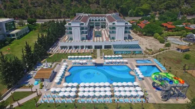 DOSINIA LUXURY RESORT Pools & Beach
