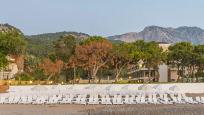 DOSINIA LUXURY RESORT Pools & Beach