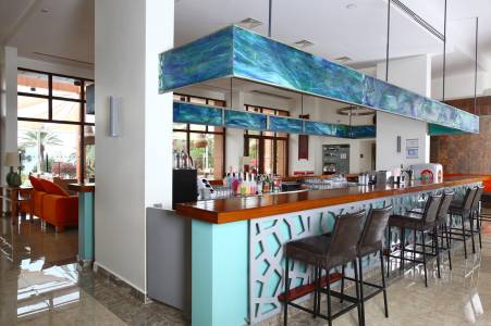 DOUBLETREE BY HILTON ISIL CLUB RESORT Bars
