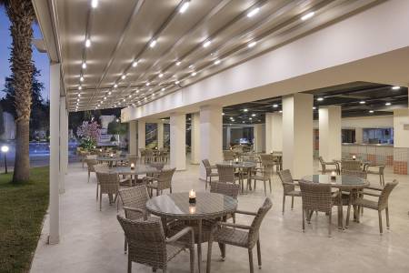 DOUBLETREE BY HILTON ISIL CLUB RESORT Bars