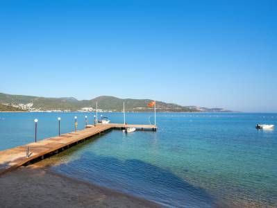 DOUBLETREE BY HILTON ISIL CLUB RESORT Pools & Beach