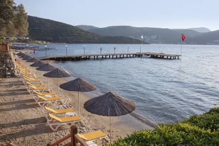 DOUBLETREE BY HILTON ISIL CLUB RESORT Pools & Beach