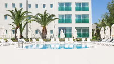 DRAGUT POINT NORTH HOTEL Pools & Beach