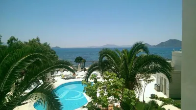 DRAGUT POINT NORTH HOTEL Pools & Beach