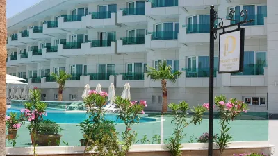 DRAGUT POINT SOUTH Pools & Beach