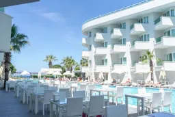 DRAGUT POINT SOUTH Restaurants