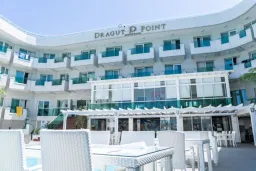 DRAGUT POINT SOUTH Restaurants