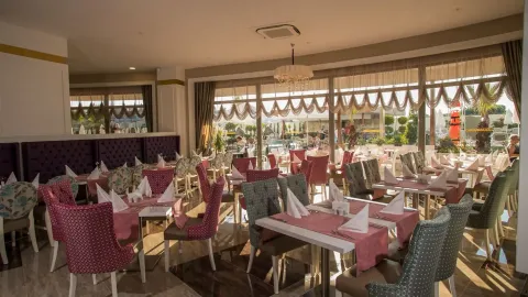 DREAM WORLD AQUA Restaurants