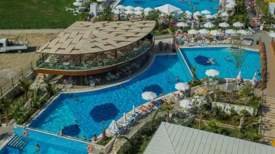 DREAM WORLD AQUA Pools & Beach