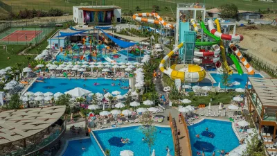 DREAM WORLD AQUA Pools & Beach
