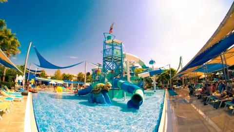 DREAM WORLD AQUA Pools & Beach