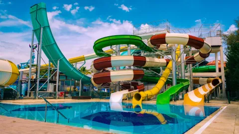 DREAM WORLD AQUA Pools & Beach
