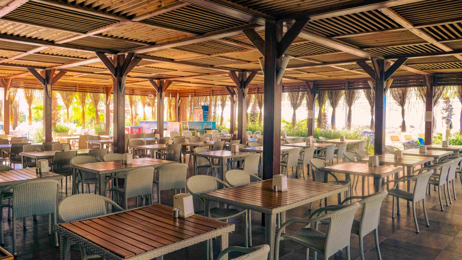 DREAM WORLD AQUA Restaurants
