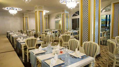 DREAM WORLD AQUA Restaurants