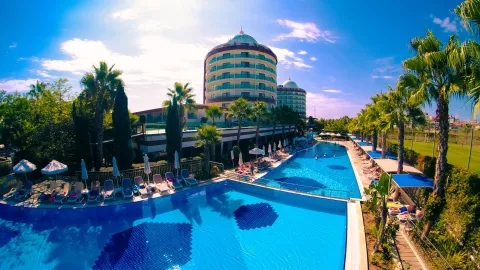 DREAM WORLD AQUA Pools & Beach
