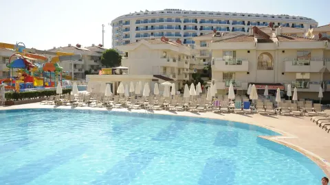 DREAM WORLD HILL Pools & Beach